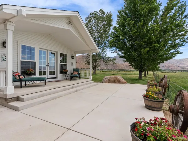 $899,000 | 801 Larson Lane, Coleville, CA 96107