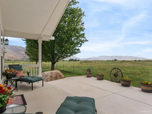$899,000 | 801 Larson Lane, Coleville, CA 96107
