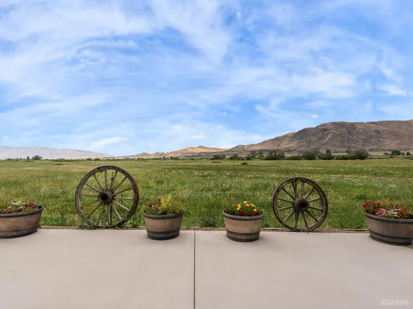 $899,000 | 801 Larson Lane, Coleville, CA 96107