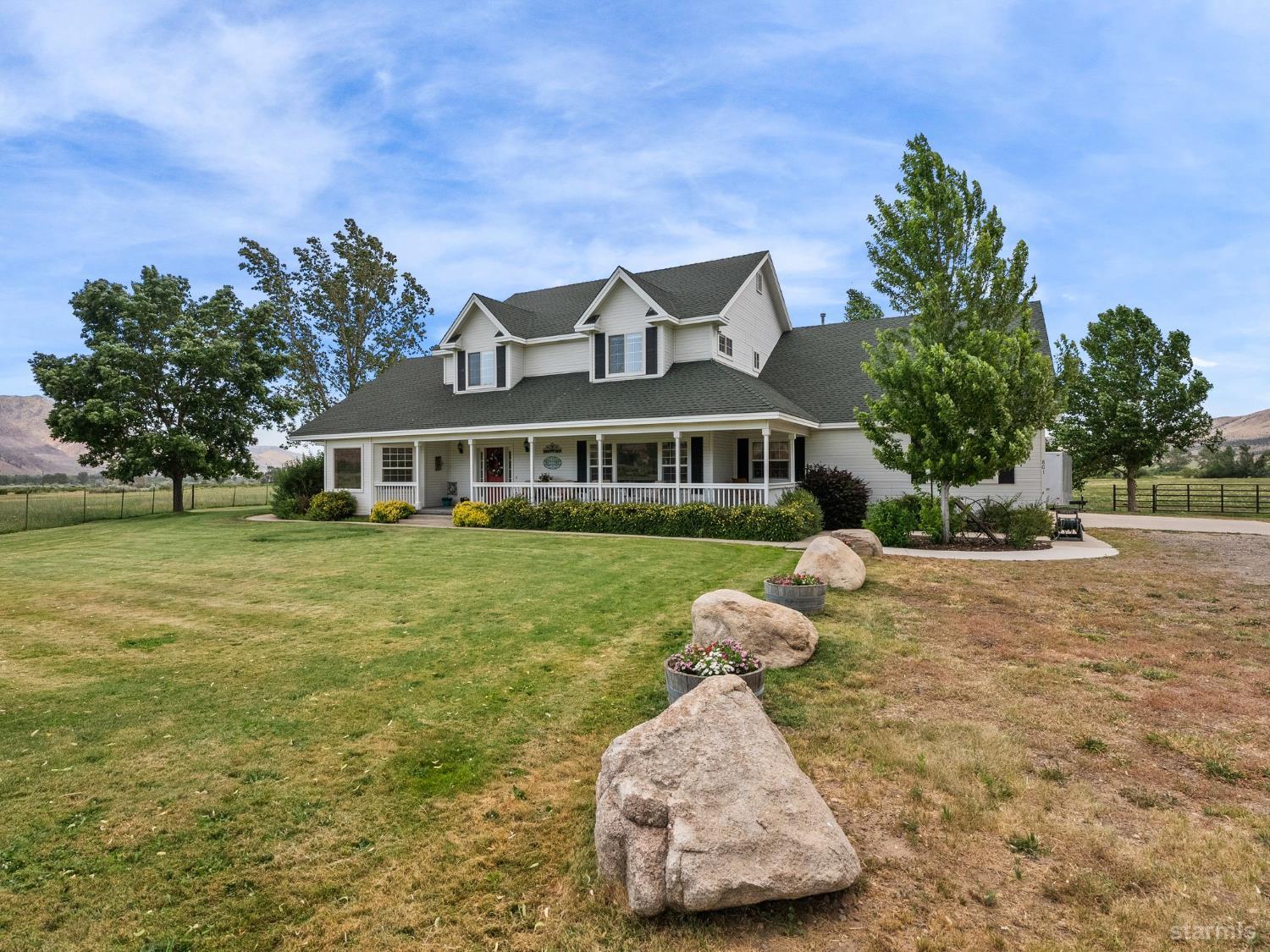 801 Larson Lane Coleville, CA 96107 - Photo 4 of 37