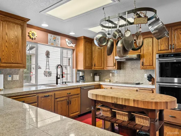 $899,000 | 801 Larson Lane, Coleville, CA 96107