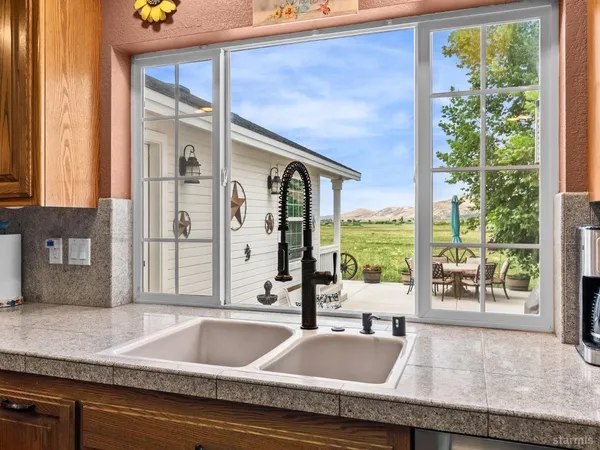 $899,000 | 801 Larson Lane, Coleville, CA 96107