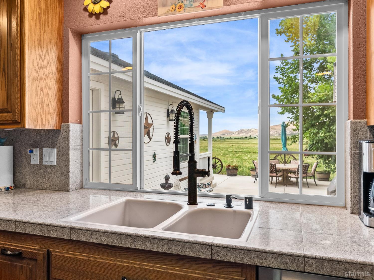 801 Larson Lane Coleville, CA 96107 - Photo 8 of 37