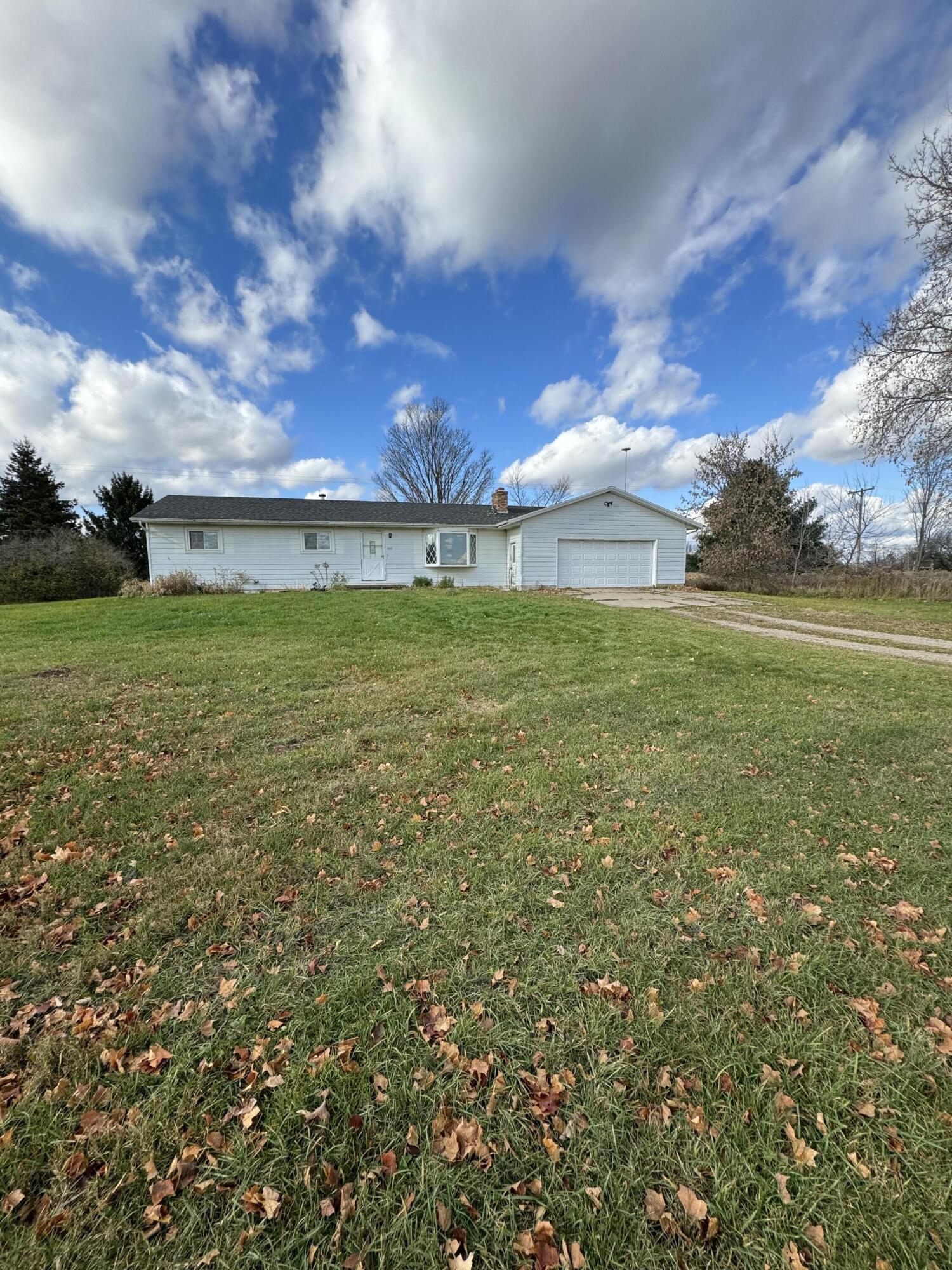 3135 North Bellamy Road Ionia, MI 48846 - Photo 2 of 17 IMG_1274