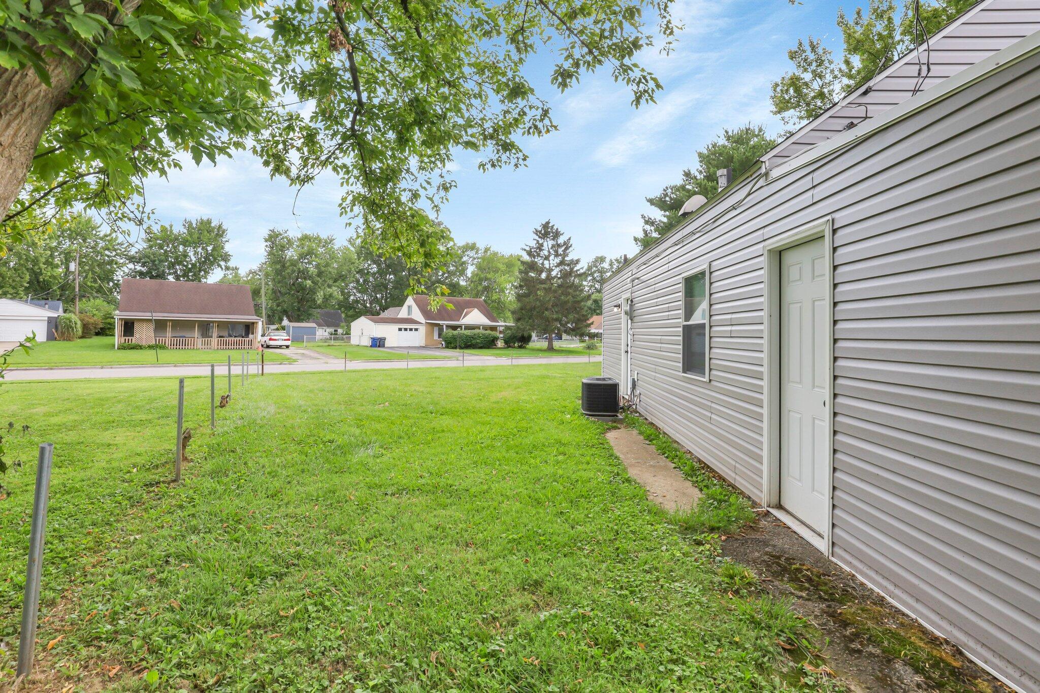 792 Exeter Road Whitehall, OH 43213 - Photo 33 of 38 36-web-or-mls-IMG_2752