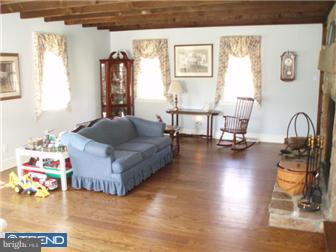 420 Linville Road Media, PA 19063 - Photo 3 of 12 Living Room