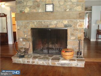 420 Linville Road Media, PA 19063 - Photo 4 of 12 Living Room