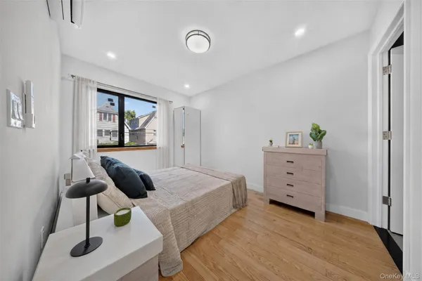 $696,000 | 145-38 34th Avenue, Unit 2E | Murray Hill - Flushing