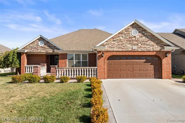 $650,000 | 53260 Villa Rosa Drive, Macomb, MI 48042