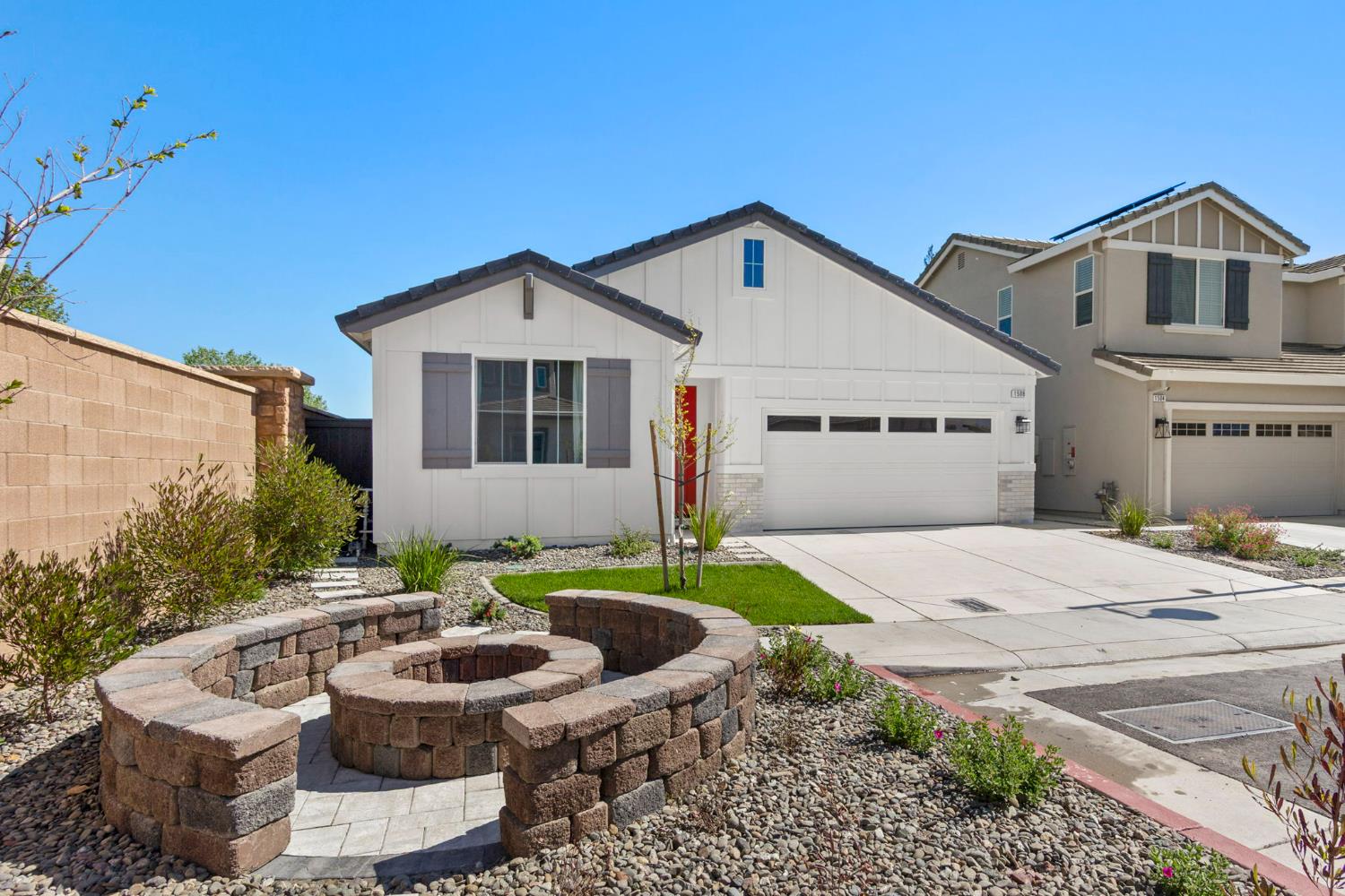 1508 Westwind Way Rocklin, CA 95765 - Photo 3 of 45 a front view of a house with garden