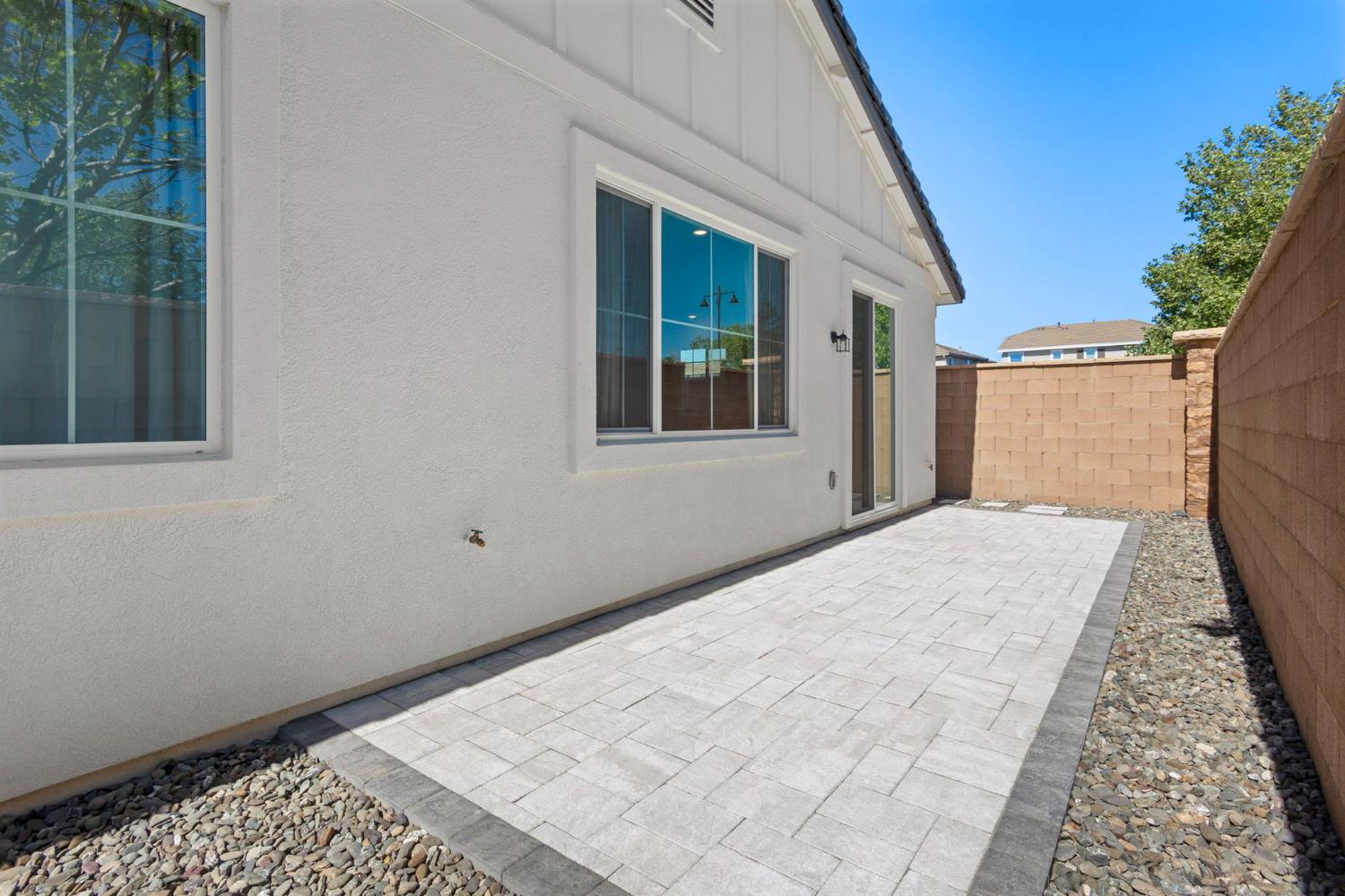 1508 Westwind Way Rocklin, CA 95765 - Photo 31 of 45 a view of a backyard of a house