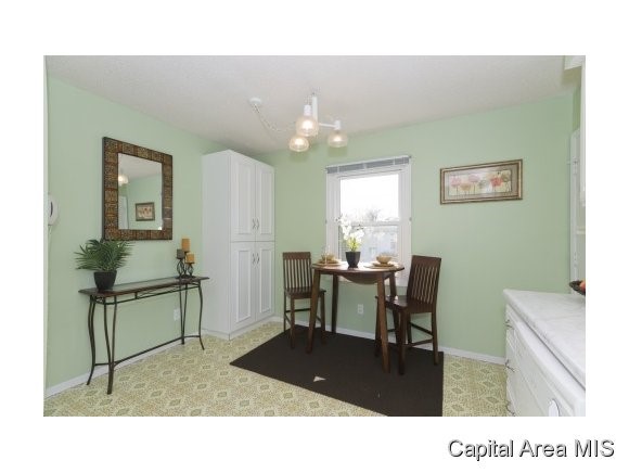 2027 Scarbrough Road Springfield, IL 62702 - Photo 5 of 19