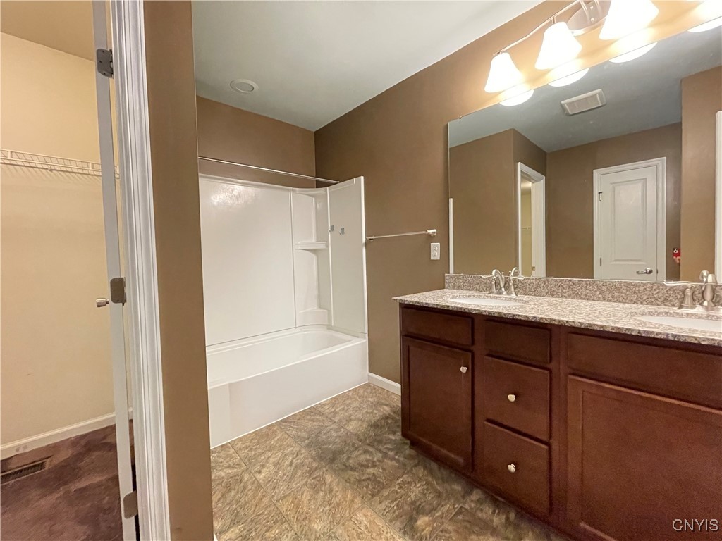 141 Brinan Fields Run Manlius, NY 13104 - Photo 19 of 30