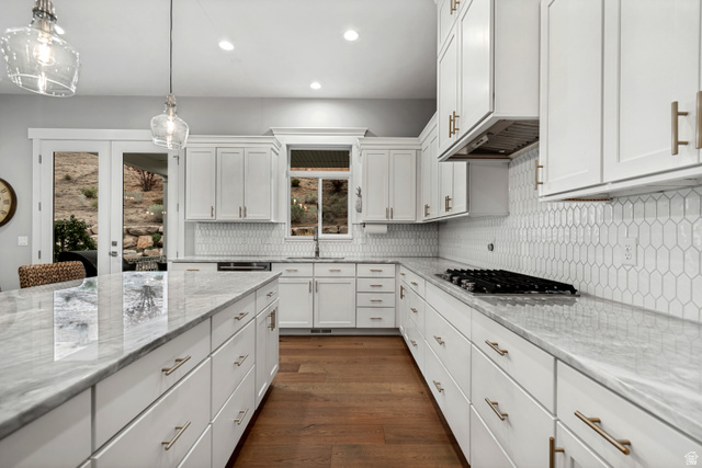 1912 Somerset Ridge Drive Draper, UT 84020 - Photo 17 of 45 Countertop Gas Range & Newly Refinished Marble Countertops