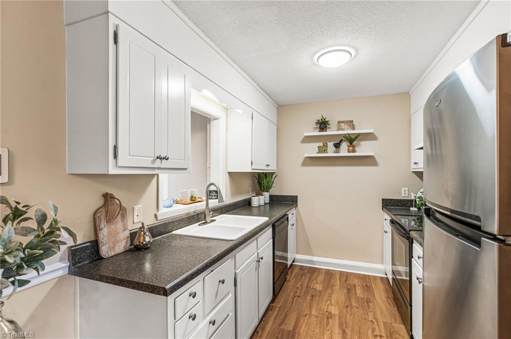 1827 Johnson Street, Unit A High Point, NC 27262 - Photo 12 of 29 Cute Kitchen
