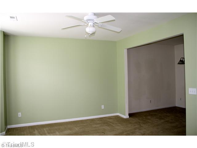 3854 Tarrant Trace Circle High Point, NC 27265 - Photo 4 of 15 Living Room.