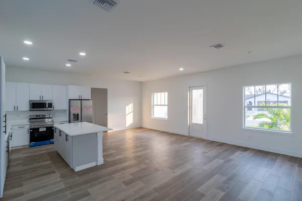 $2,700 | 10625 Ayear Road, Port Charlotte, FL 33981