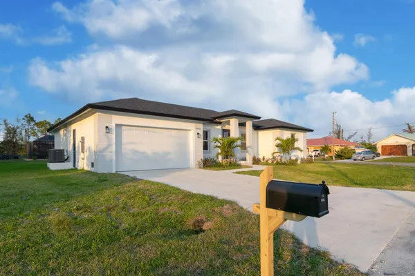 $2,700 | 10625 Ayear Road, Port Charlotte, FL 33981