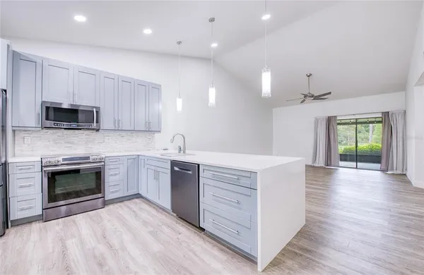 $2,350 | 2617 Bentley Drive, Palm Harbor, FL 34684
