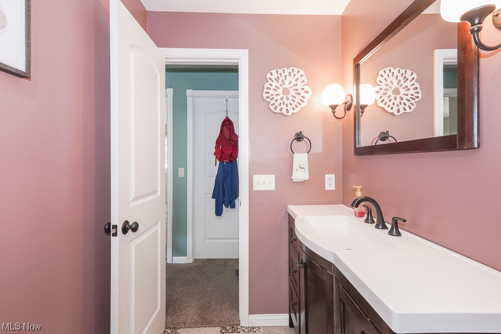 1127 Garden Road Willoughby, OH 44094 - Photo 21 of 33 Bathroom featuring vanity