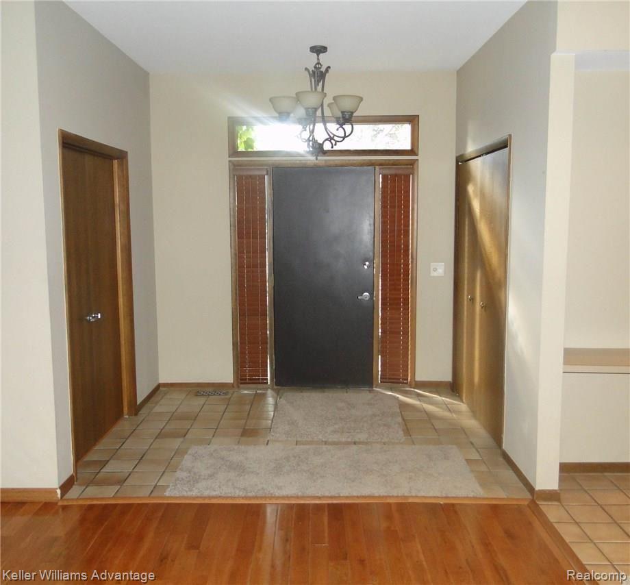 2190 West Square Lake Road Troy, MI 48098 - Photo 3 of 31 Foyer.jpg