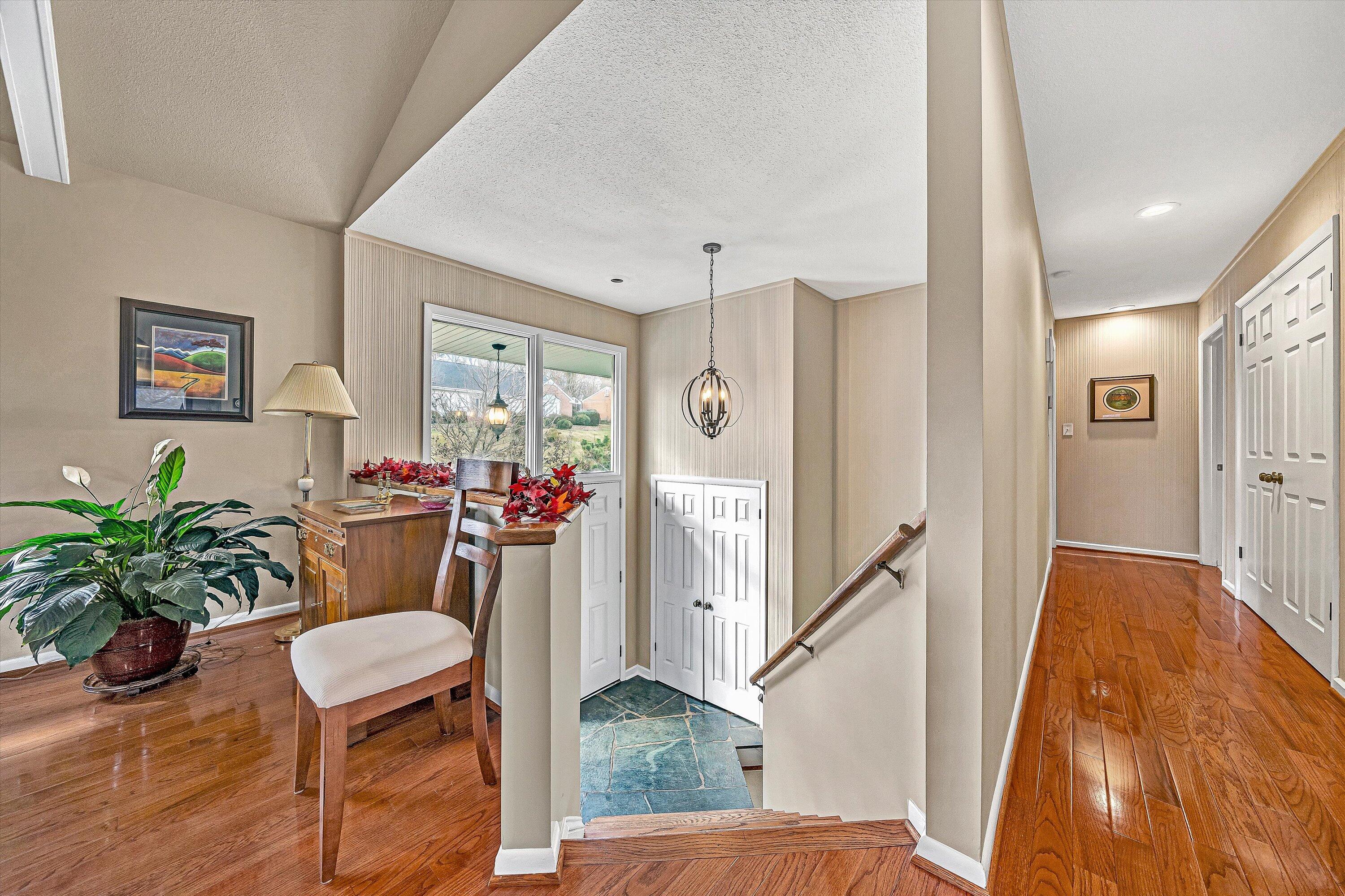 1609 Blair Road Southwest Roanoke, VA 24015 - Photo 5 of 39 04-VM-03751