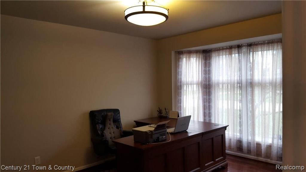 1740 Mackwood Road Rochester Hills, MI 48307 - Photo 10 of 31