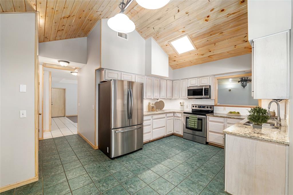 2023 Southwest 76 Terrace Gainesville, FL 32607 - Photo 7 of 95