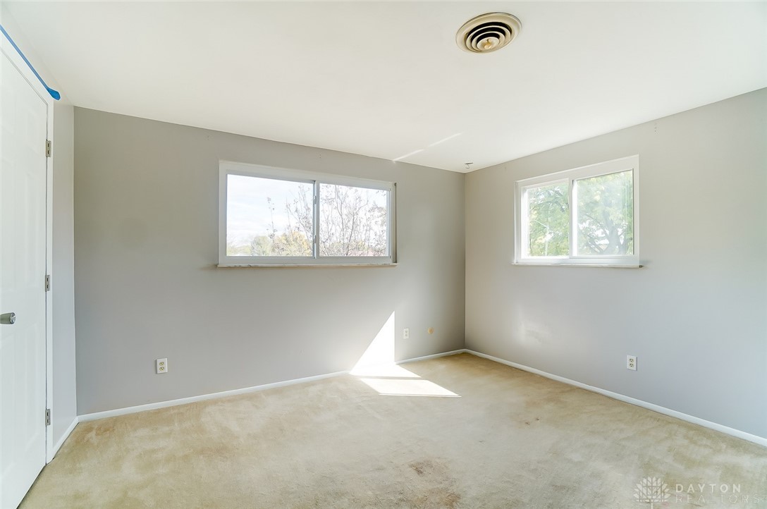 5576 Longford Road Dayton, OH 45424 - Photo 24 of 36