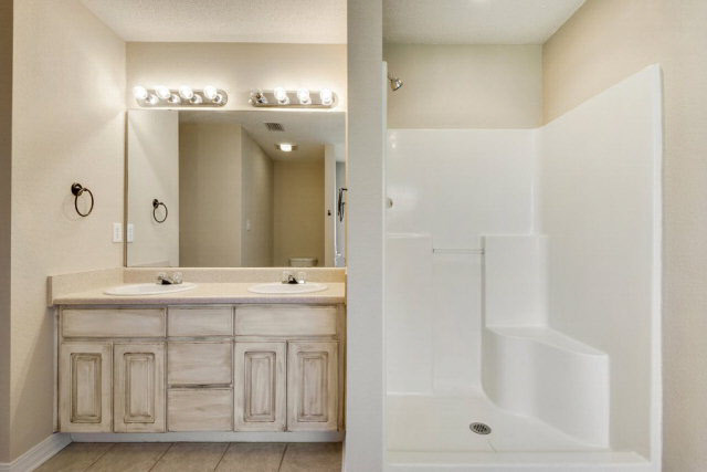 1308 Thames Drive Foley, AL 36535 - Photo 8 of 15 Master Bathroom