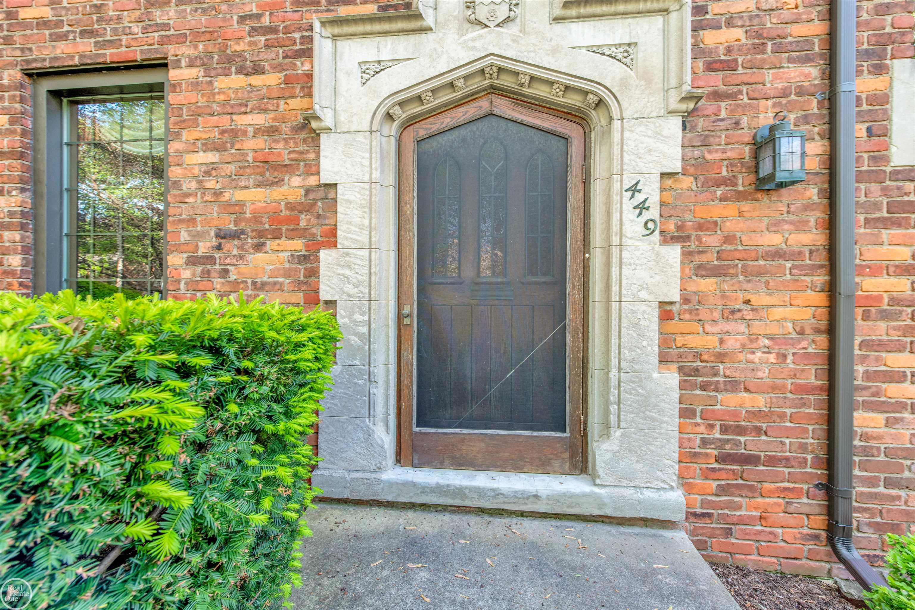449 Lincoln Road Grosse Pointe, MI 48230 - Photo 4 of 37 50175249-fa147ddf-a8a1-4204-853c-359330b557bf.JPG