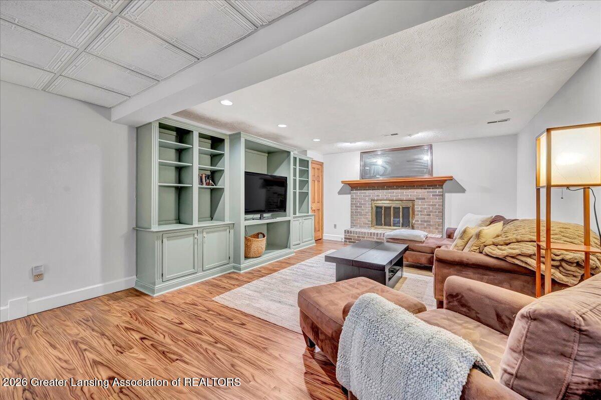 1352 Foxcroft Road East Lansing, MI 48823 - Photo 38 of 61 34-DSC00812