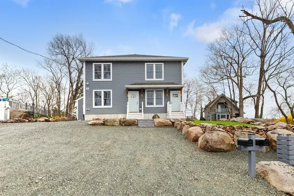 $3,400 | 26 Lyndale Avenue, Unit 2, Gloucester, MA 01930