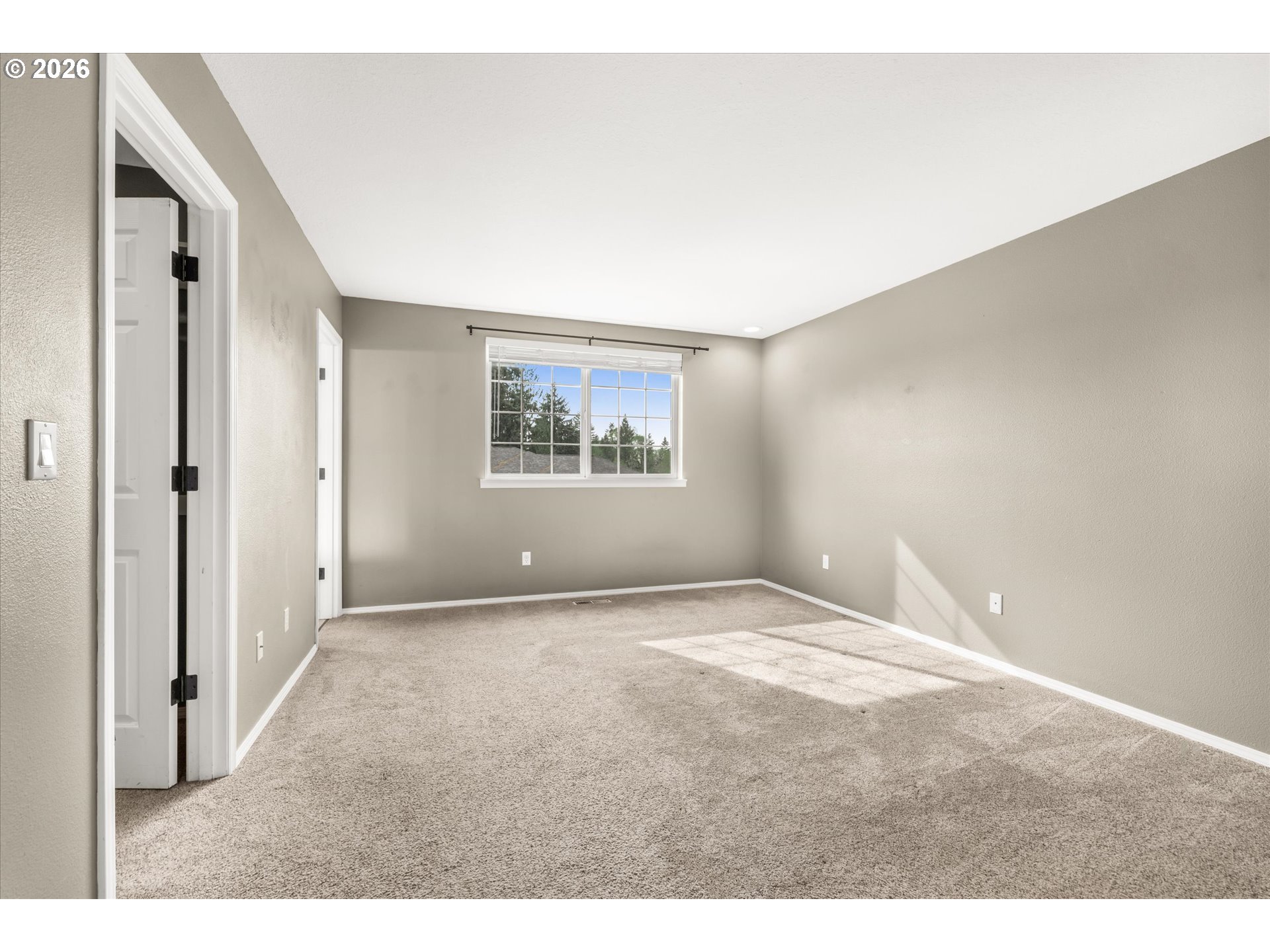 17200 Littlepage Avenue Sandy, OR 97055 - Photo 23 of 47 a view of an empty room with a window