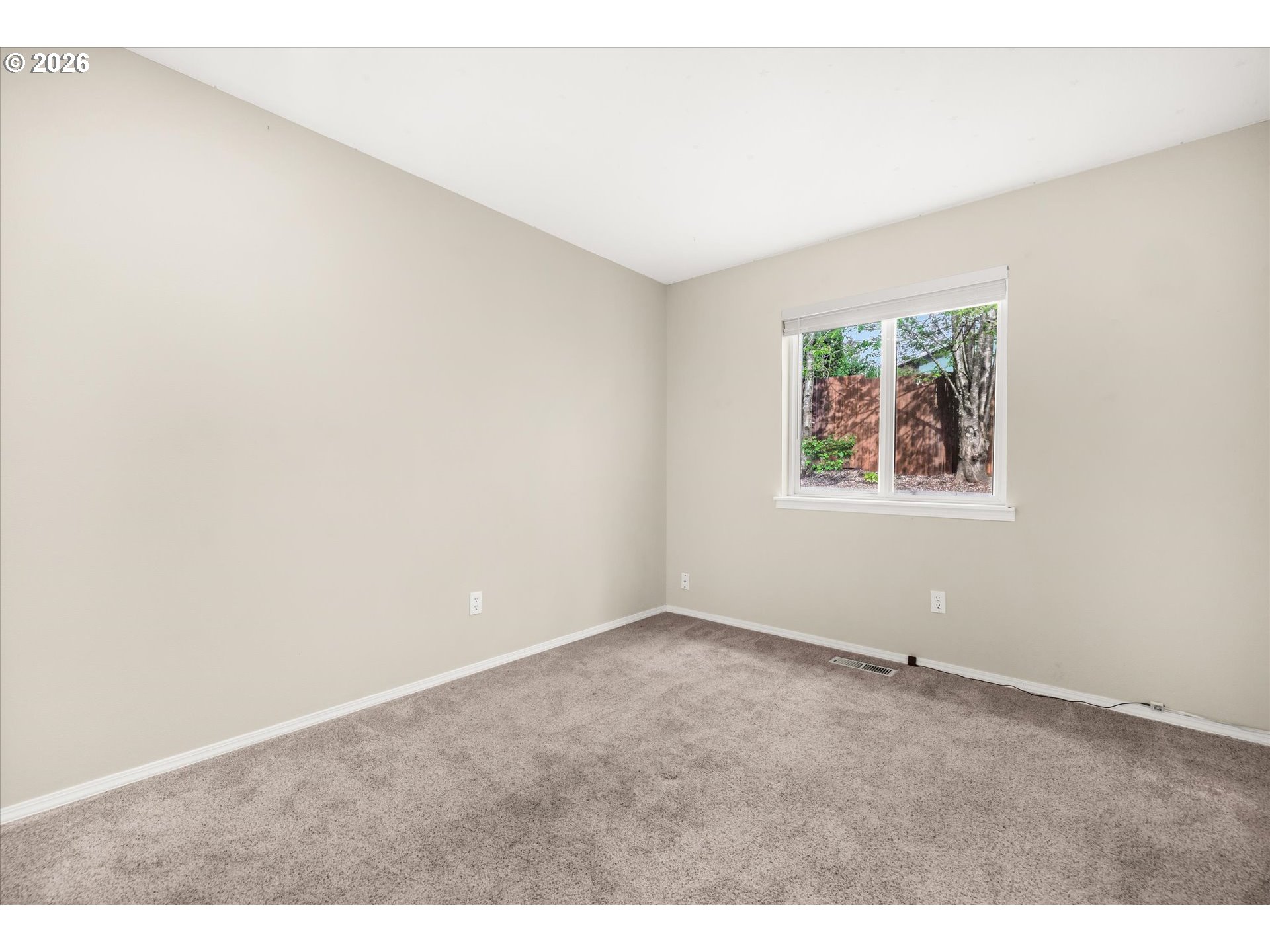 17200 Littlepage Avenue Sandy, OR 97055 - Photo 27 of 47 an empty room with windows