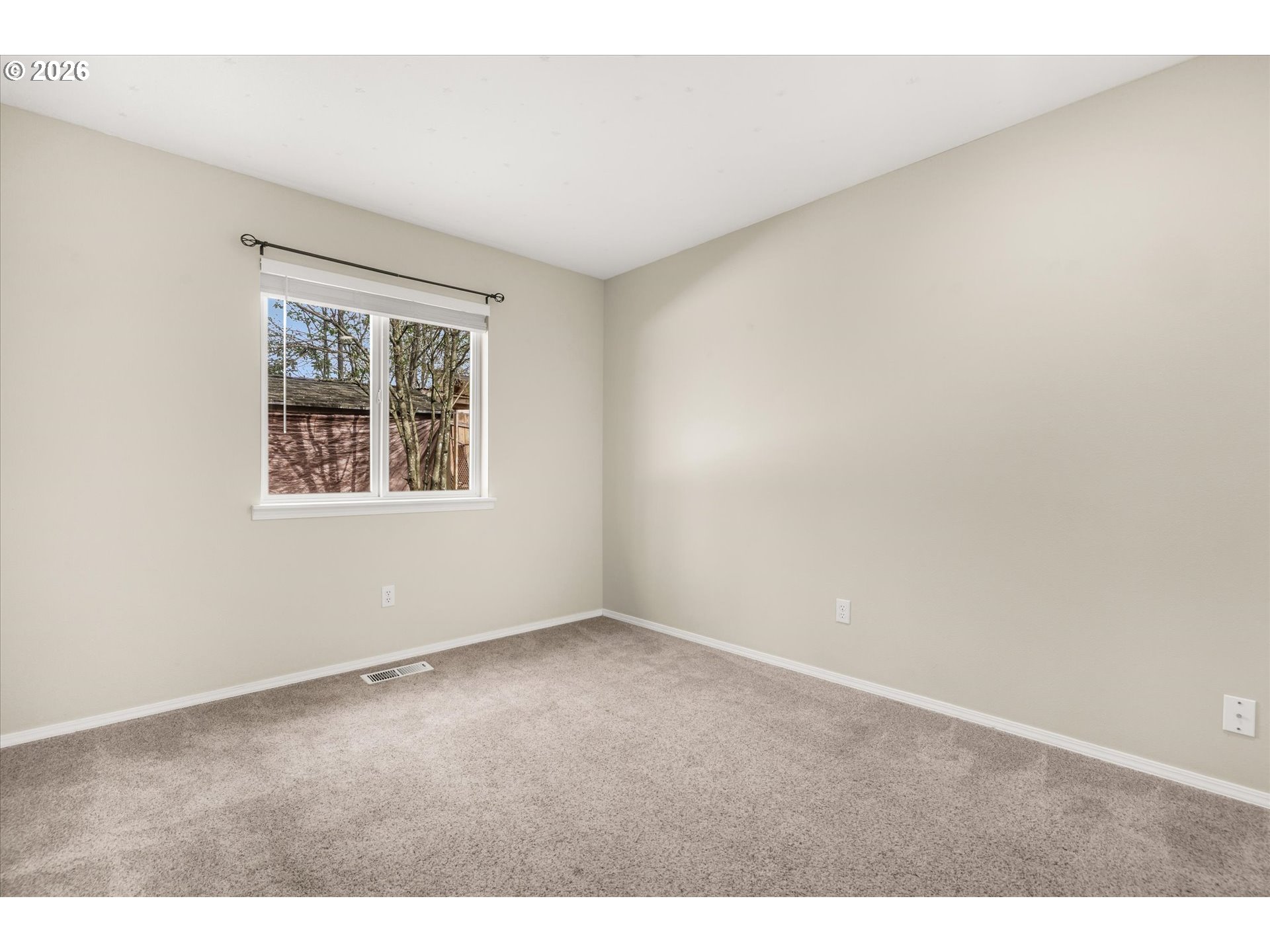17200 Littlepage Avenue Sandy, OR 97055 - Photo 30 of 47 an empty room with windows