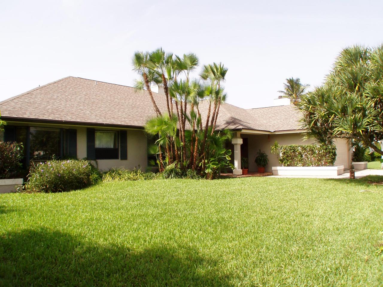 9 Hudson Avenue Ocean Ridge, FL 33435 - Photo 2 of 4 Front Exterior