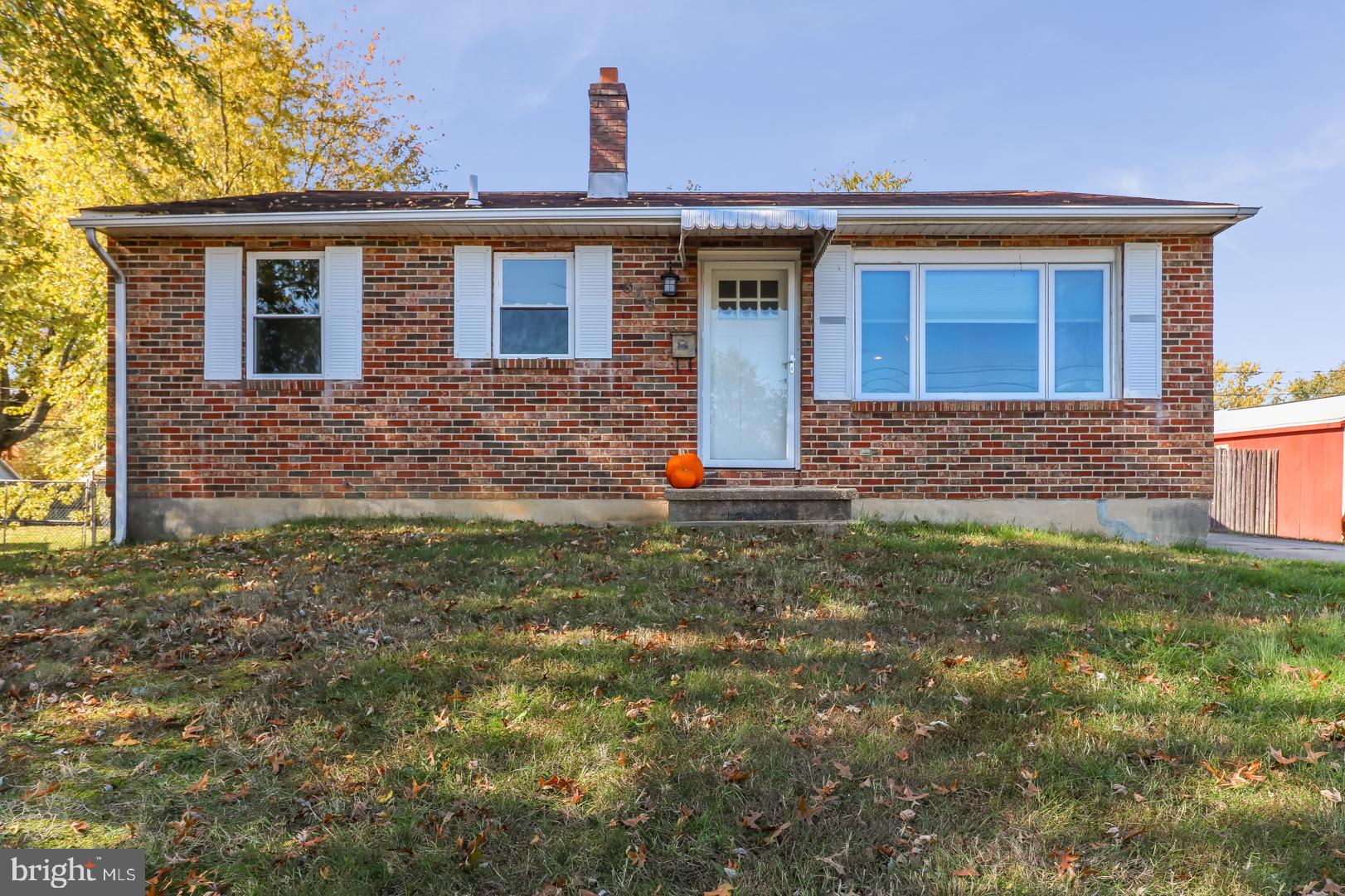 306 South Brownleaf Road Newark, DE 19713 - Photo 1 of 30 a front view of a house with garden