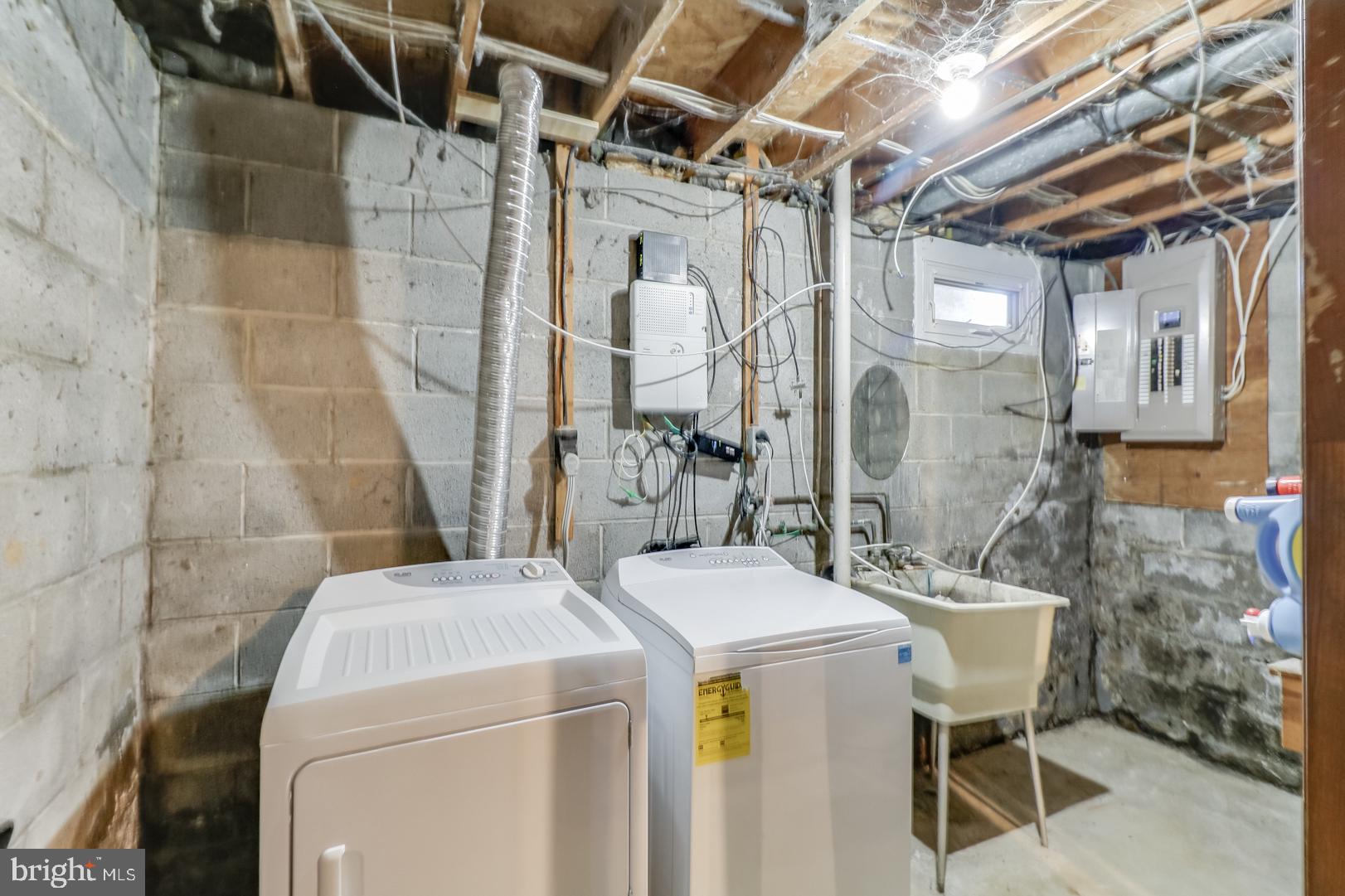 306 South Brownleaf Road Newark, DE 19713 - Photo 22 of 30 a utility room with dryer and washer