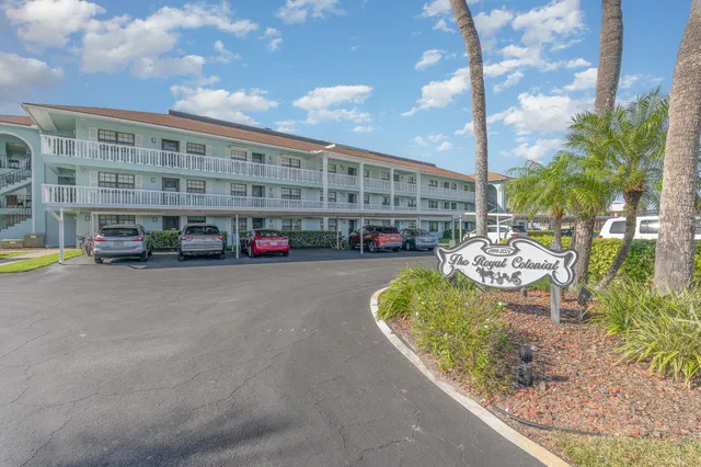 a building view with outdoor space