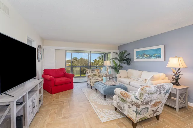 $4,000 | 2001 South Banana River Boulevard, Unit 319, Cocoa Beach, FL 32931