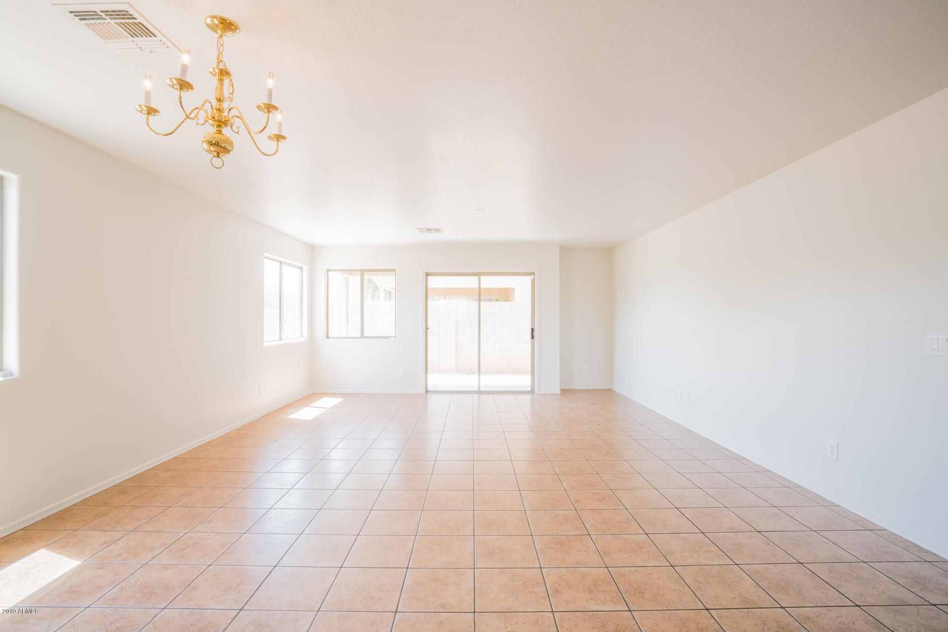 3707 West Carson Road Phoenix, AZ 85041 - Photo 3 of 17 photo_03