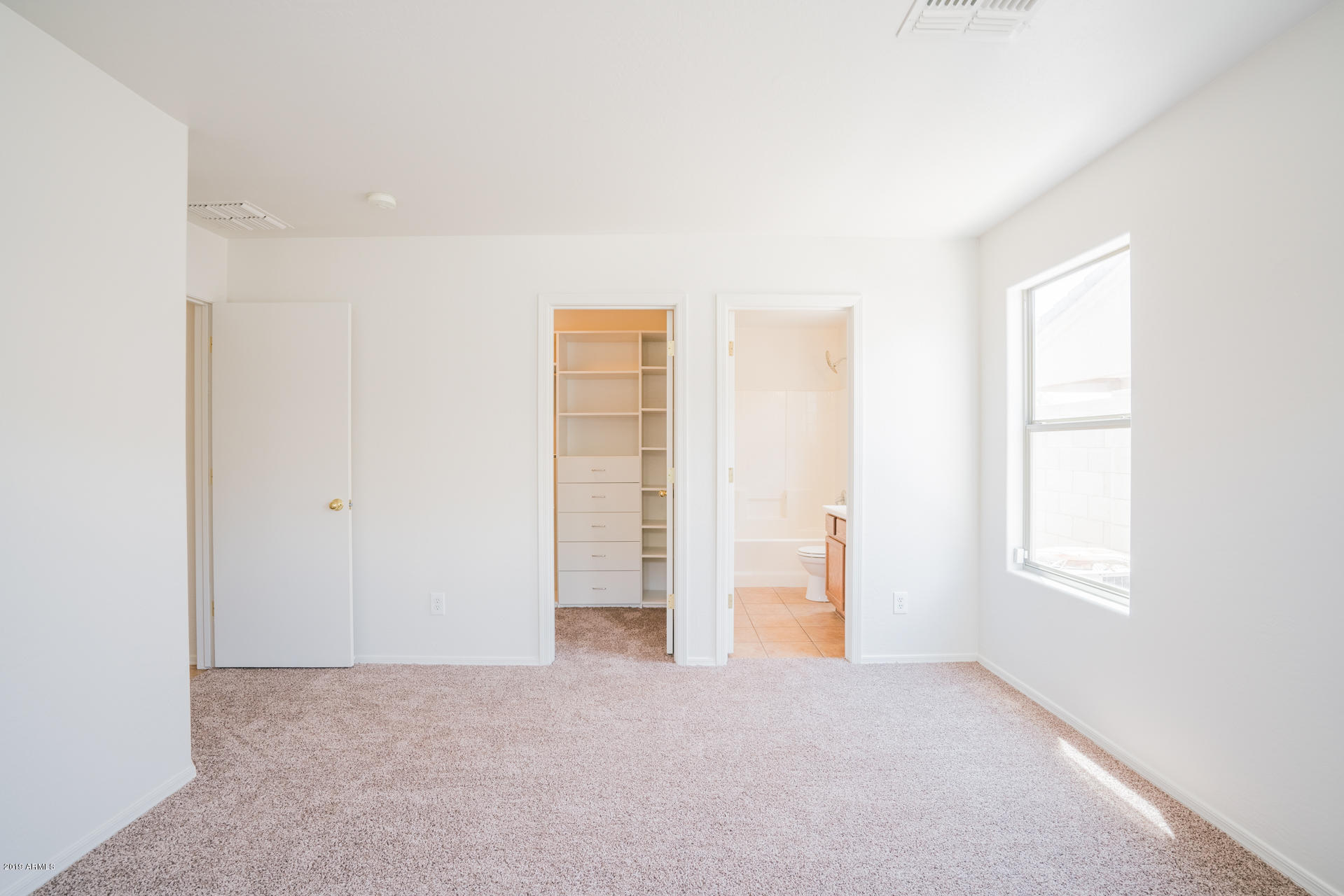 3707 West Carson Road Phoenix, AZ 85041 - Photo 4 of 17 photo_04