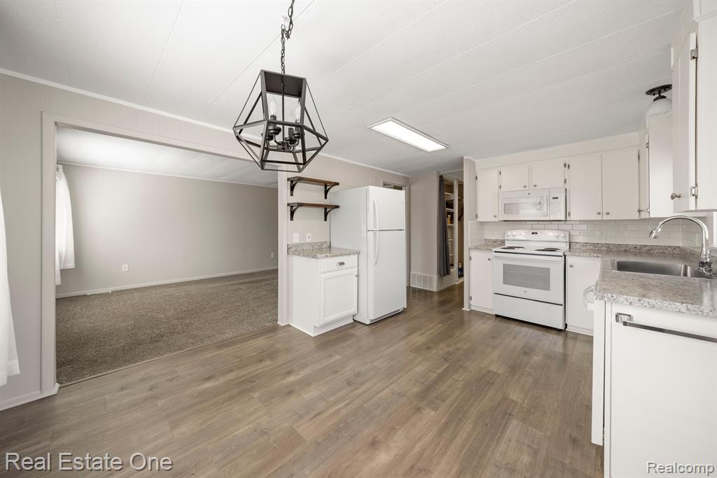 542 Snyder Road Highland, MI 48357 - Photo 8 of 27