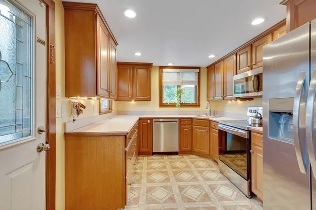 $689,000 | 149 Concord Street, Rockland, MA 02370