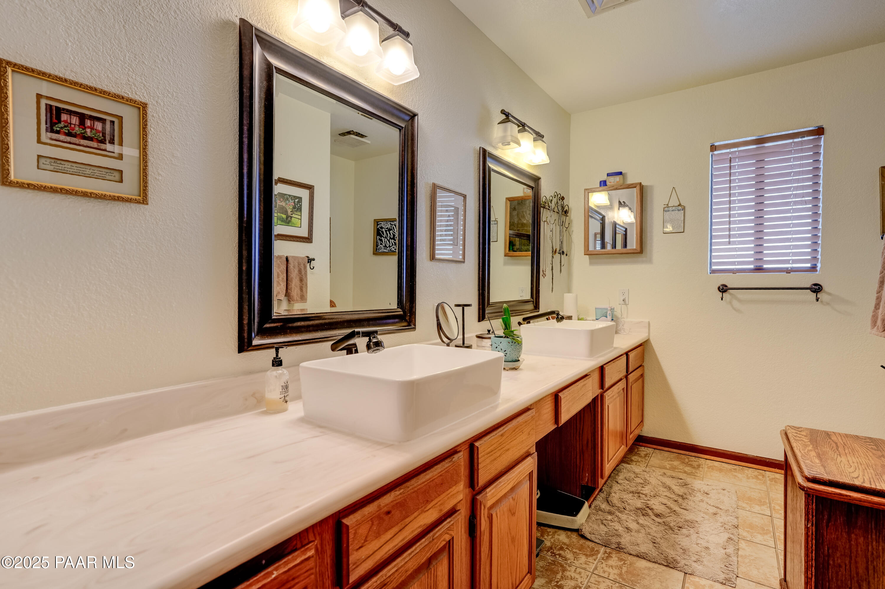 10825 East Turquoise Circle Dewey, AZ 86327 - Photo 17 of 46 Primary Bathroom