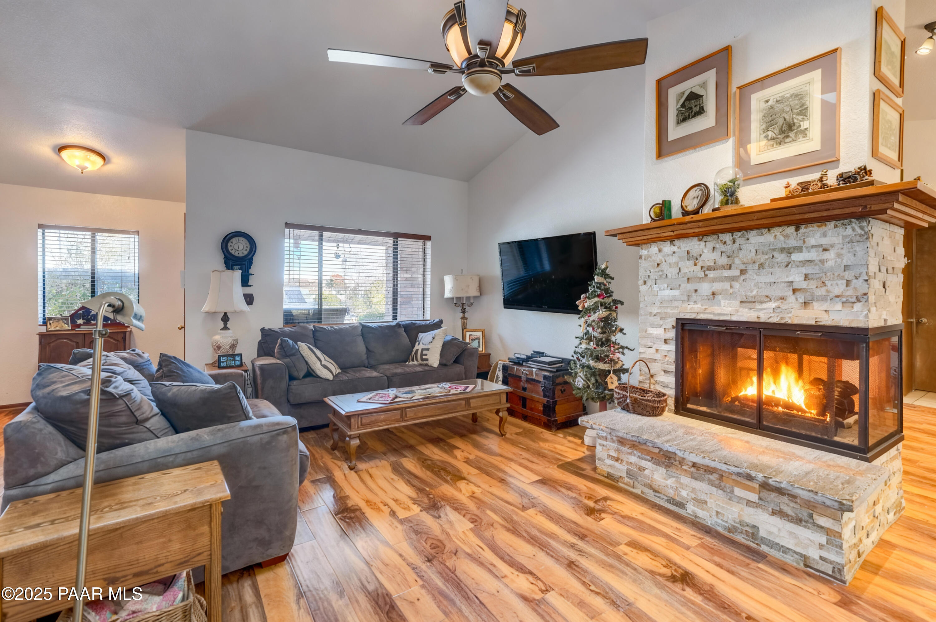 10825 East Turquoise Circle Dewey, AZ 86327 - Photo 7 of 46 Living Room