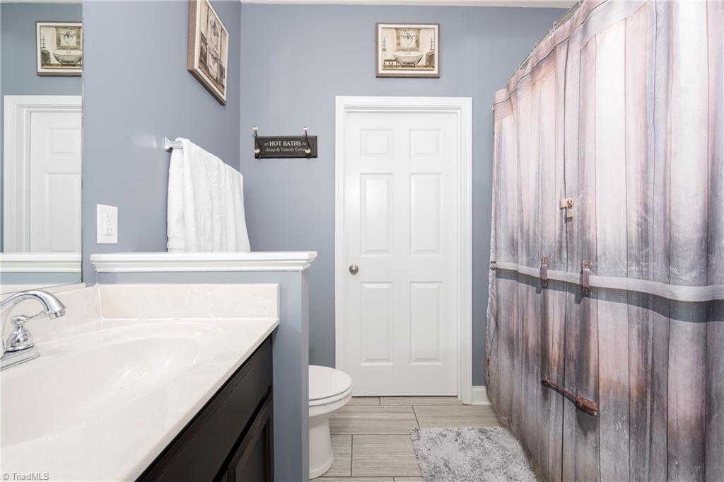 4464 Silo Ridge Clemmons, NC 27012 - Photo 17 of 36 Primary Bath