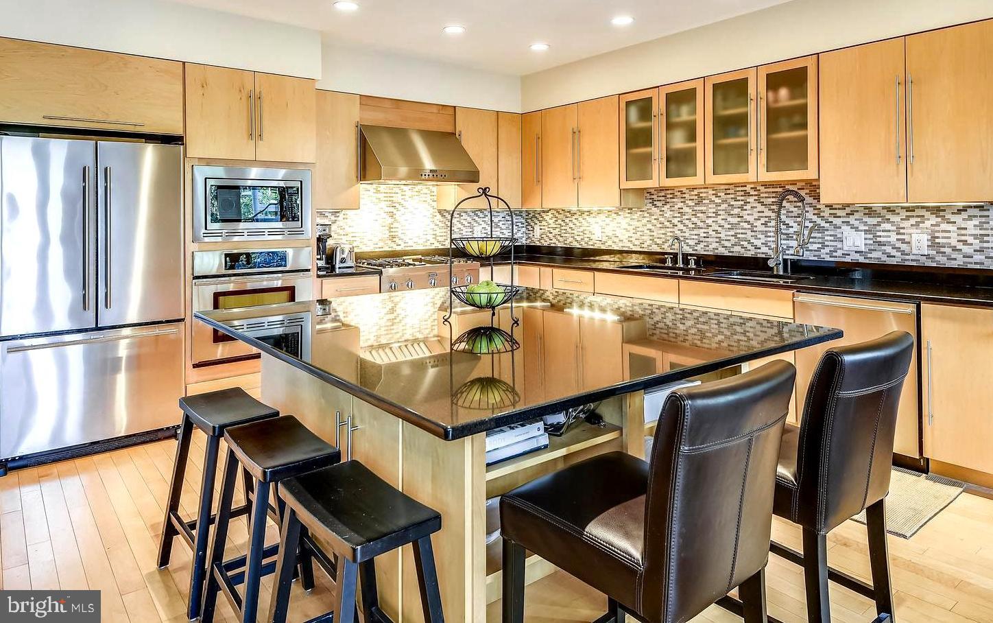 137 Inverness Road Severna Park, MD 21146 - Photo 25 of 46 a kitchen with stainless steel appliances granite countertop a stove a refrigerator and a dining table