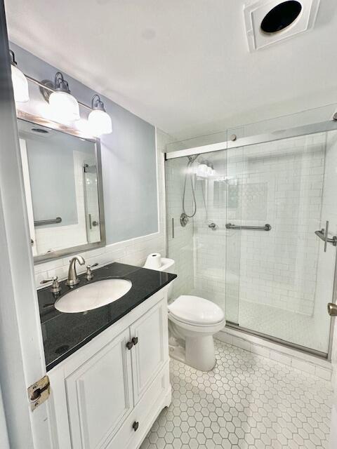 1083 Guildford East Boca Raton, FL 33434 - Photo 8 of 35 Main Bathroom w/Shower